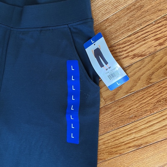 SENTIMENTAL NEW YORK Capri pants - Picture 2 of 8